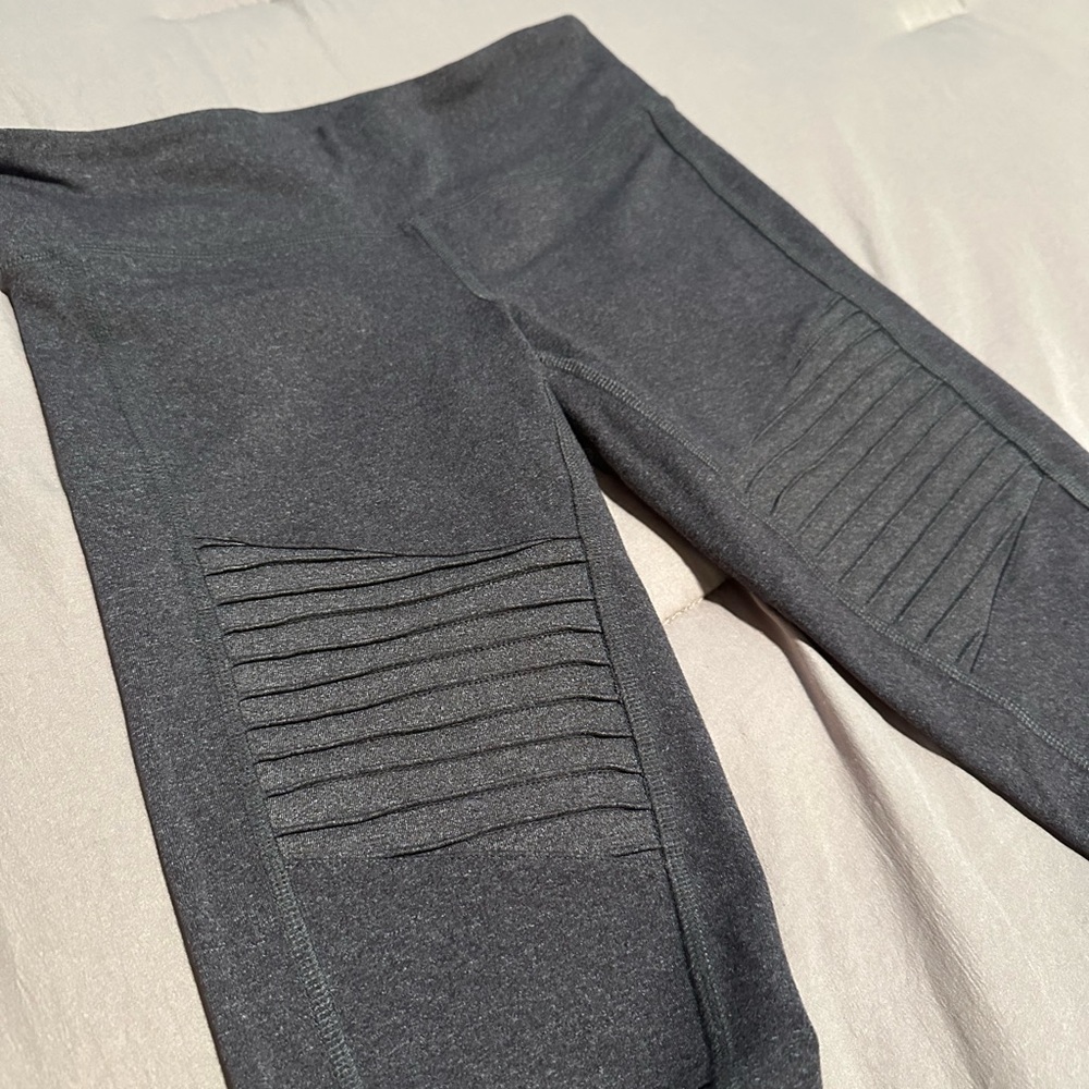 ALO Moto Leggings for Women Small Dark Gray - Picture 7 of 8